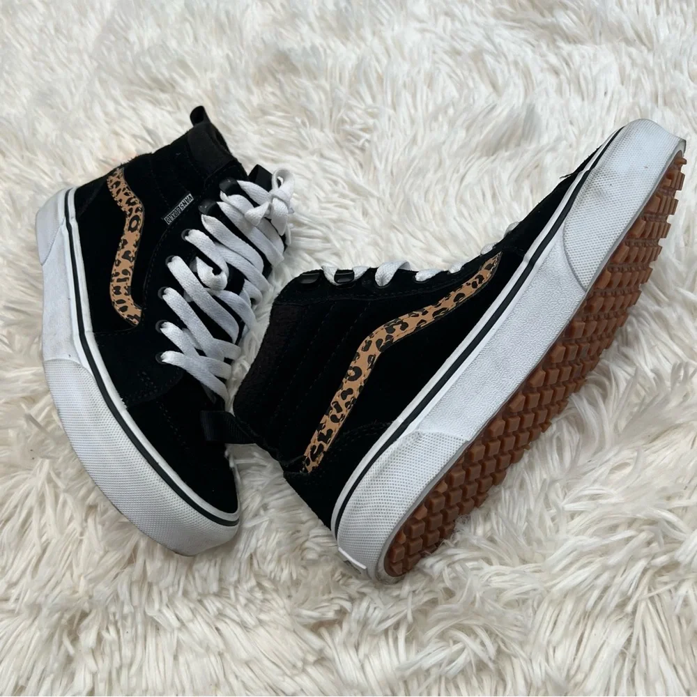 Converse kids‎ hi top sneakers size 2.5